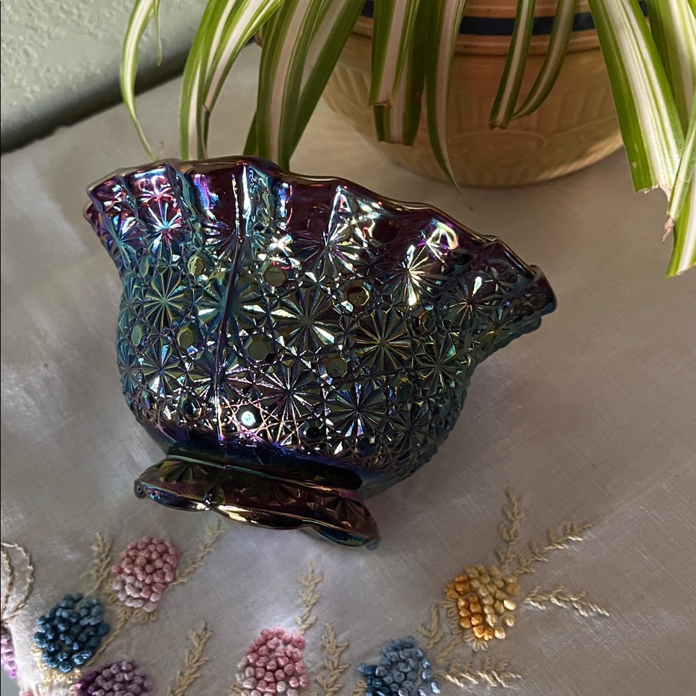 Gorgeous L.E. Smith Amethyst Carnival Glass Ruffled Bowl Daisy & Button Pattern - Picture 11 of 15